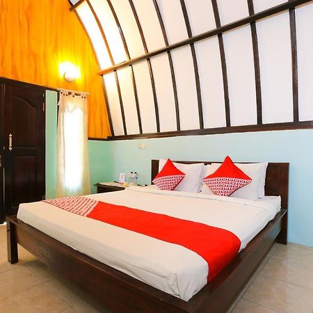 Oyo 1365 Sunrise Lumbung Hotel Gili Trawangan Bagian luar foto