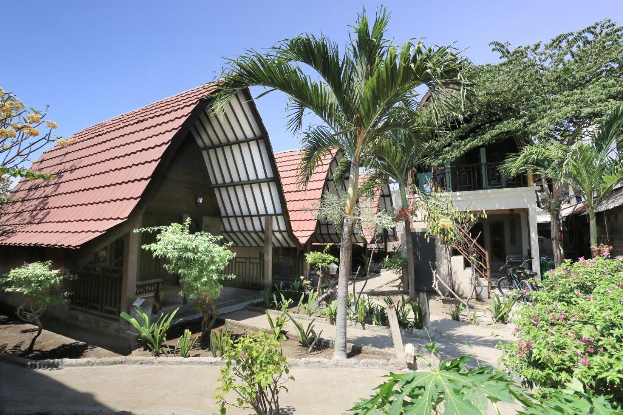 Oyo 1365 Sunrise Lumbung Hotel Gili Trawangan Bagian luar foto