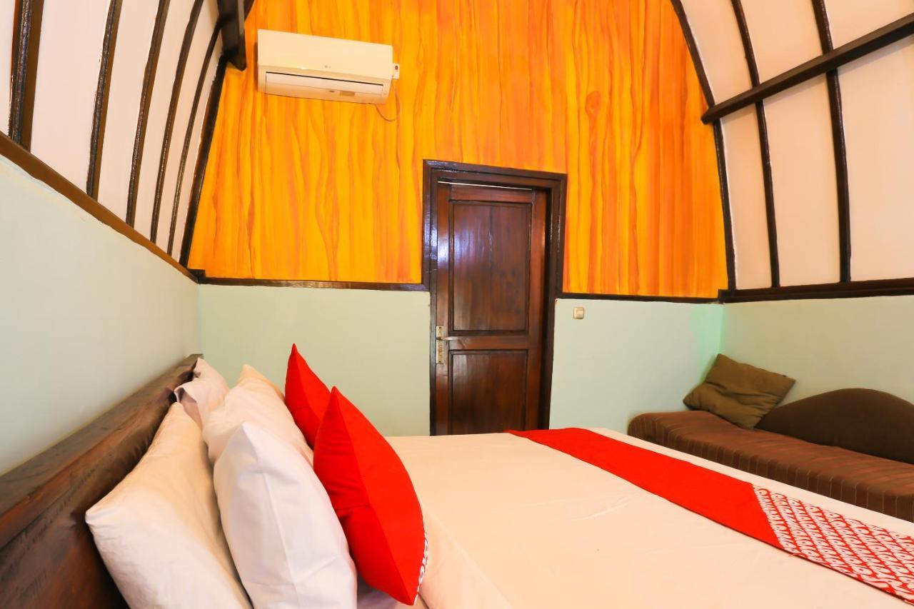 Oyo 1365 Sunrise Lumbung Hotel Gili Trawangan Bagian luar foto